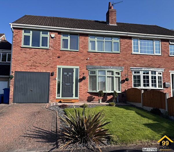 4 Bedroom Semi-Detached House For Sale In Ridgewood Rise, Tamworth, Staffordshire, B77