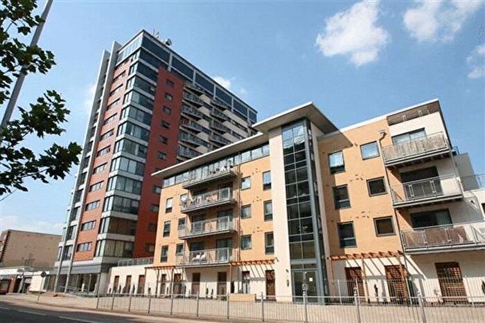 1 Bedroom Flat To Rent In Eastern Avenue, Ilford, IG2