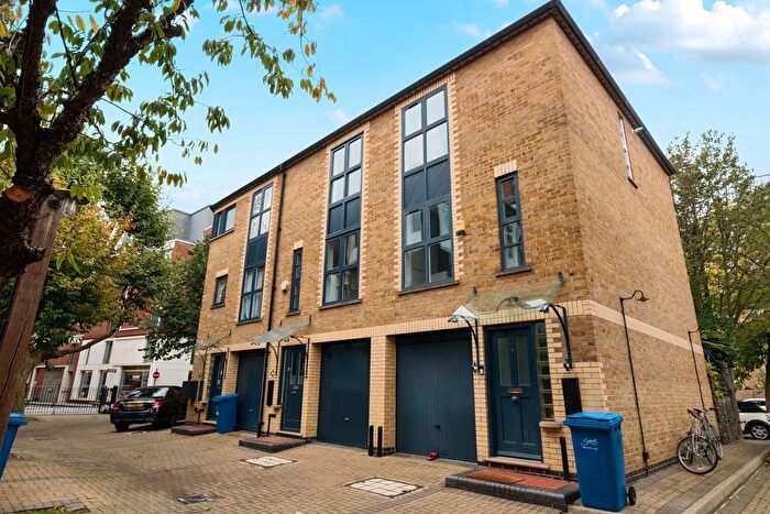 3 Bedroom Terraced House To Rent In Queen Elizabeth Street, Shad Thames, SE1