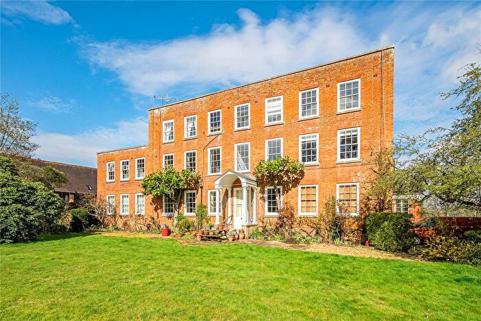 3 Bedroom Flat For Sale In Wood Lane, Beech Hill, Reading, Berkshire, RG7