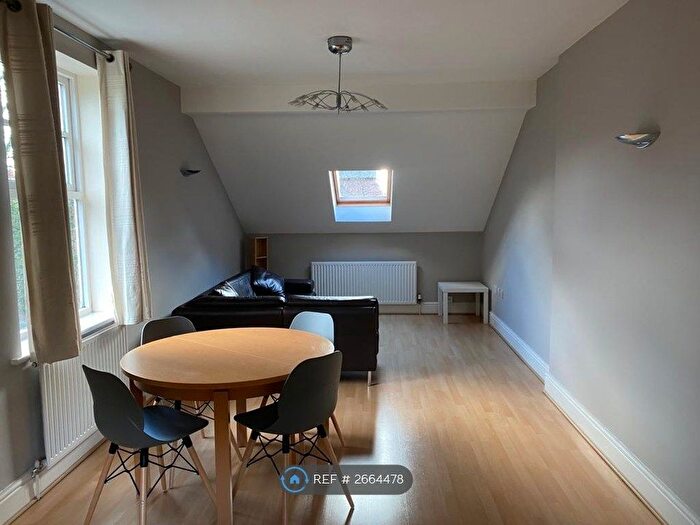 1 Bedroom Flat To Rent In Barlow Moor Road, Manchester, M20