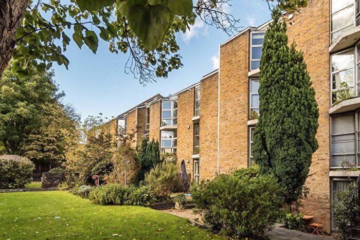 2 Bedroom Flat To Rent In Wellesley Road, London, W4