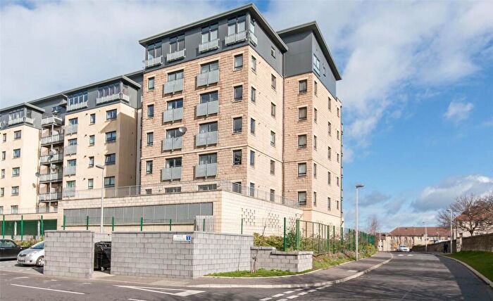 2 Bedroom Flat To Rent In Hawkhill Close, Edinburgh, EH7