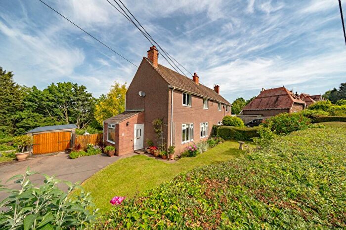 3 Bedroom Semi-Detached House For Sale In Sandy Lane, Lower Failand, Bristol, Somerset, BS8