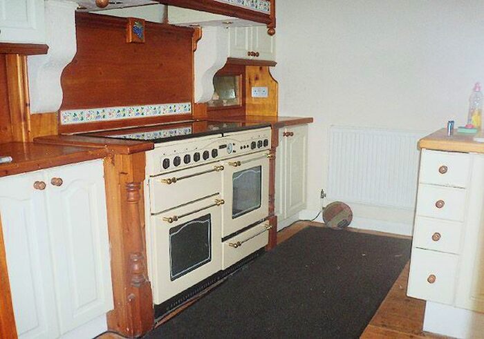 4 Bedroom Semi-Detached House To Rent In Charlton Lane, London, SE7