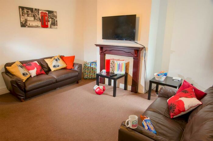 3 Bedroom Private Hall To Rent In Bridge Road, Lancaster, LA1