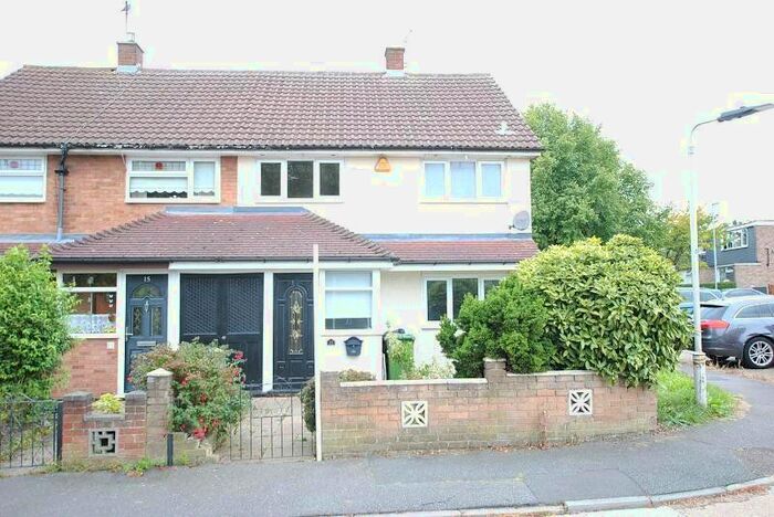 3 Bedroom Semi-Detached House To Rent In Clickett Side, Basildon, Essex, SS14