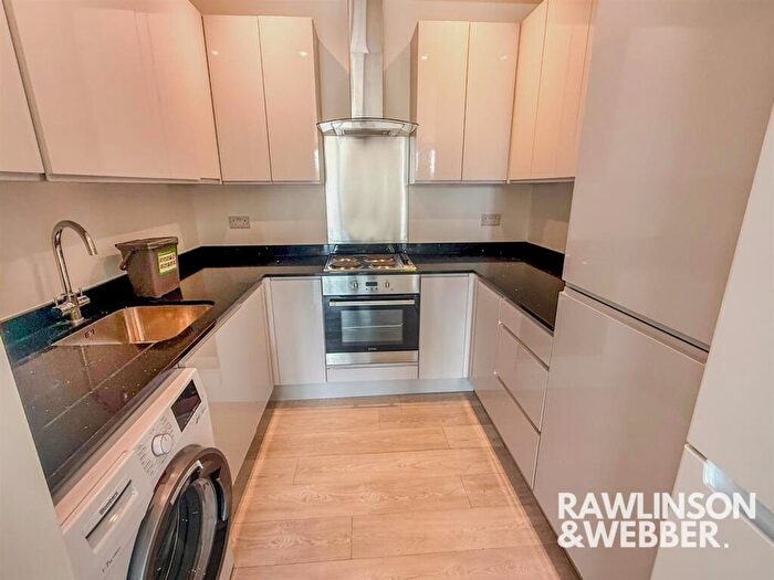 2 Bedroom Apartment To Rent In Molesey Road, West Molesey, KT8