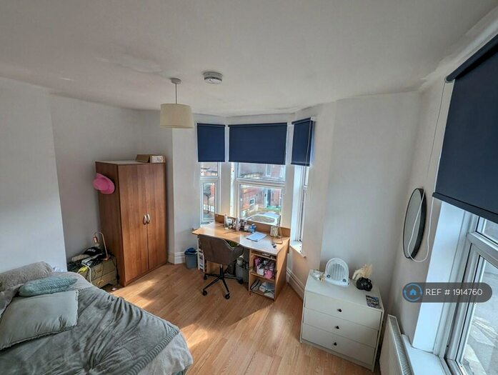 6 Bedroom Semi-Detached House To Rent In Midland Avenue, Nottingham, NG7