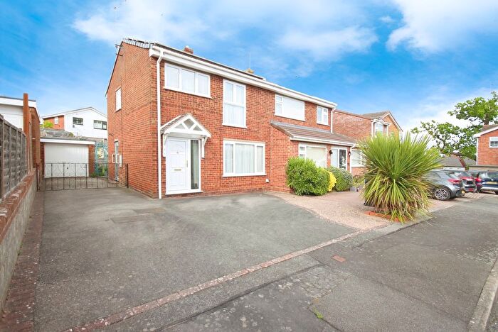 3 Bedroom Semi-detached House For Sale In Seymour Close, Hampton Magna, Warwick, Warwickshire, CV35