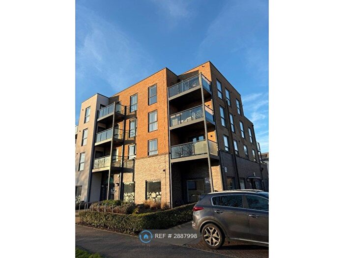 2 Bedroom Flat To Rent In Hayworth House, Borehamwood, WD6