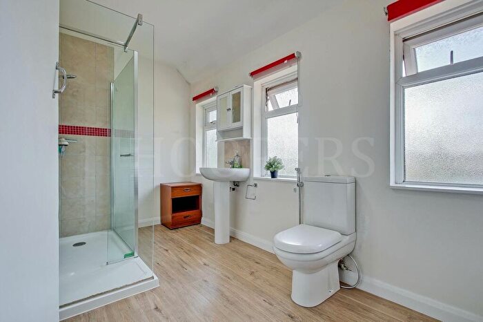 3 Bedroom Terraced House For Sale In North Circular Road, London, NW2