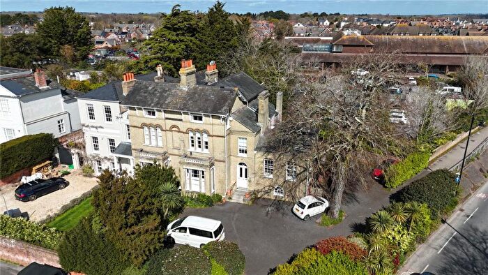 1 Bedroom Apartment For Sale In Highfield, Lymington, Hampshire, SO41