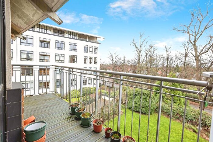 2 Bedroom Apartment For Sale In Yew Tree Road, Moseley, Birmingham, B13