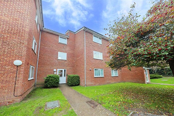 1 Bedroom Flat For Sale In Cranston Close, Ickenham, Uxbridge, UB10