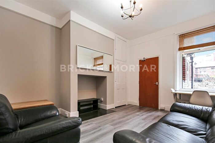 2 Bedroom Flat To Rent In Biddlestone Road, Heaton, Newcastle Upon Tyne, NE6