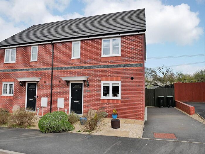 3 Bedroom Semi-Detached House For Sale In Larkspur Drive, High Penn Park, Calne, SN11