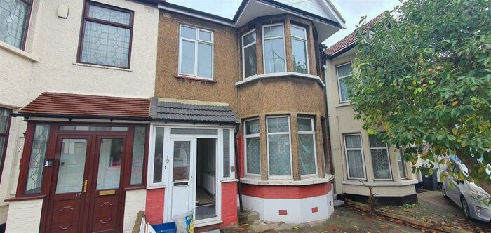 3 Bedroom Terraced House To Rent In Redbridge Lane East, Redbridge, IG4