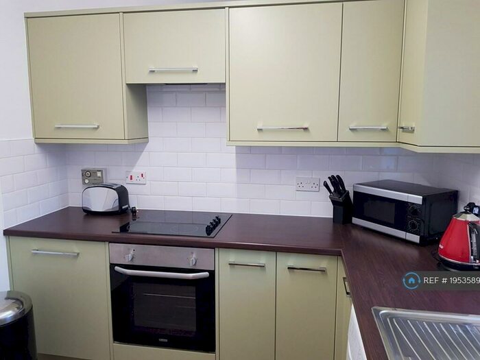 2 Bedroom Flat To Rent In Wellhead Court, Lanark, ML11