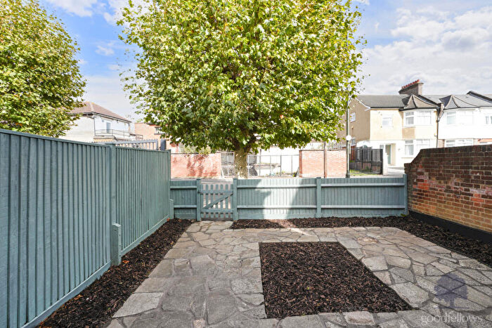 3 Bedroom End Of Terrace House To Rent In Garden Avenue, Mitcham, CR4