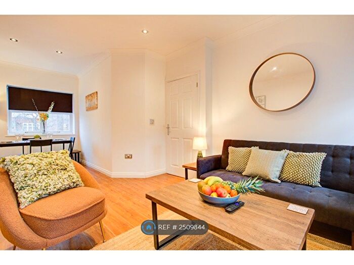 2 Bedroom Flat To Rent In Tall Tree Court, Romford, RM1