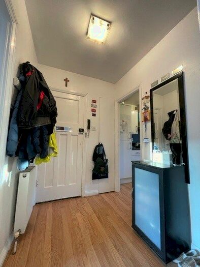 2 Bedroom Flat To Rent In York Way, London, N20