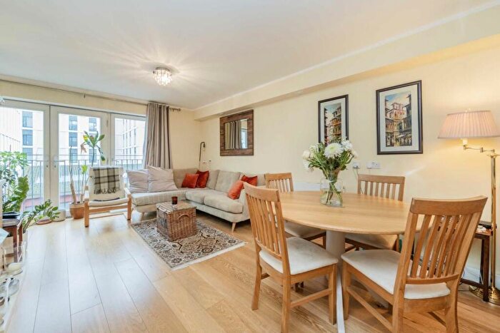 2 Bedroom Flat To Rent In Chatfield Road, Battersea, SW11