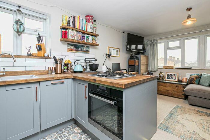 Studio To Rent In Snakes Lane East, Woodford Green, IG8