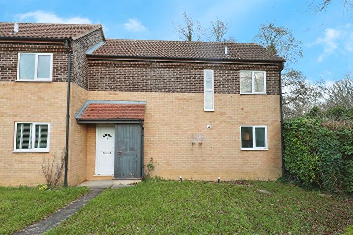 3 Bedroom Semi Detached House For Sale In Acacia Walk, Banbury, OX16
