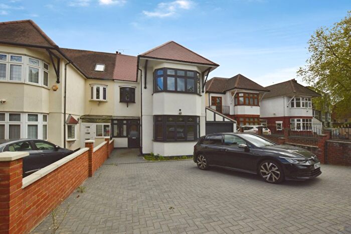 5 Bedroom Property To Rent In Hollybush Hill, London, E11