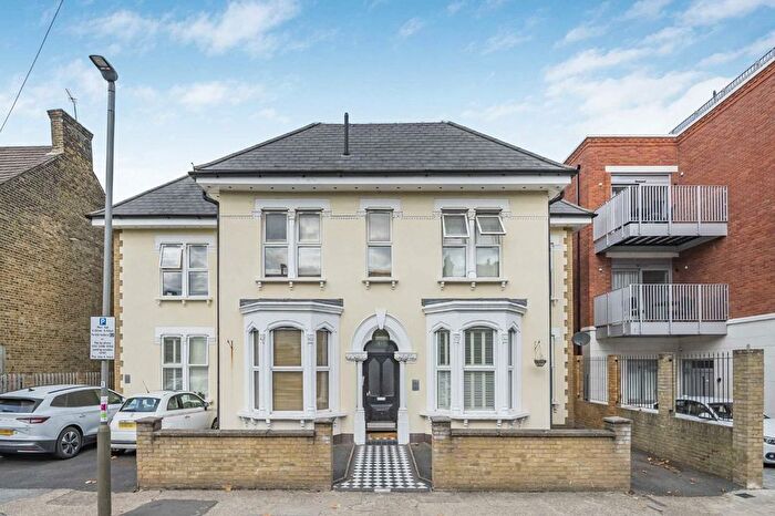 2 Bedroom Flat For Sale In Byton Road, Tooting, SW17