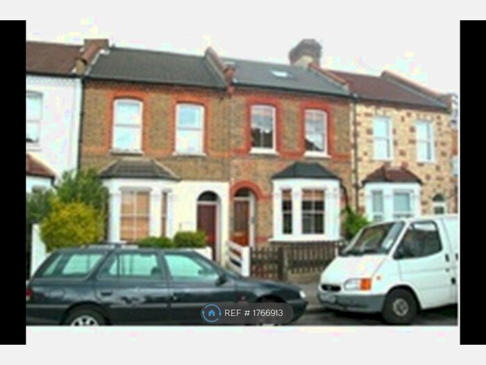 2 Bedroom Flat To Rent In Garfield Road, London, SW19