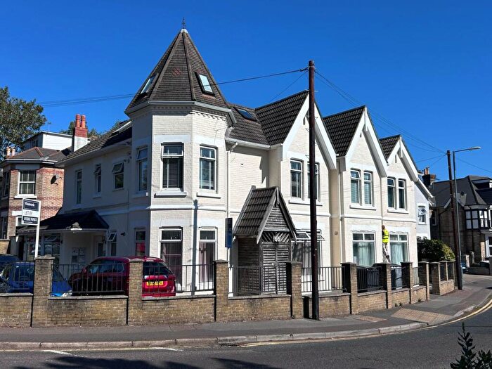 2 Bedroom Flat For Sale In Alum Chine Road, Westbourne, BH4