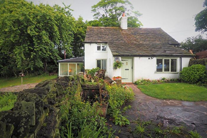 3 Bedroom Farm House To Rent In Highgate Road, Hayfield, SK22