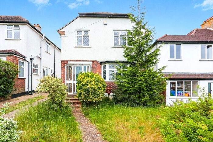 3 Bedroom Detached House For Sale In Winkworth Road, Banstead, SM7