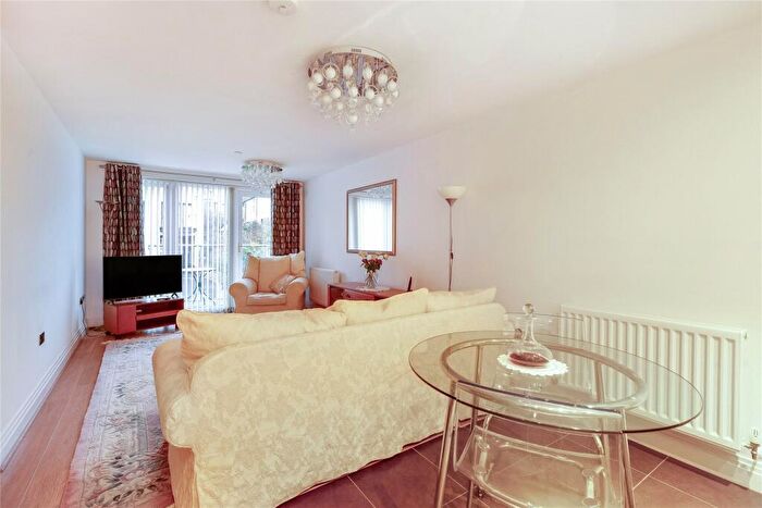 2 Bedroom Flat For Sale In Albemarle Road, Beckenham, BR3