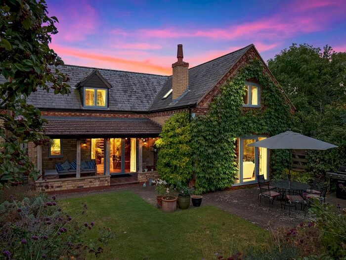 4 Bedroom Barn Conversion For Sale In Flecknoe, Rugby, Warwickshire, CV23