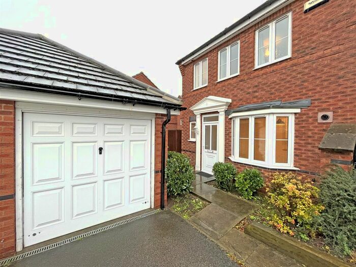 3 Bedroom Town House To Rent In City View, Mapperley, Nottingham, NG3