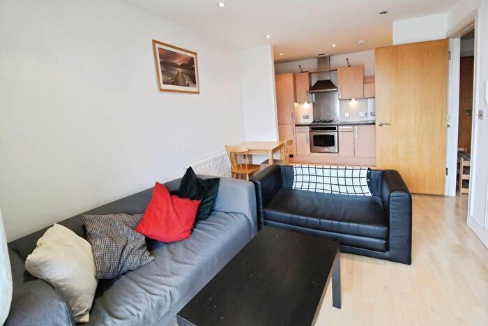 1 Bedroom Flat To Rent In Cromwell Court, Leeds, Uk, LS10