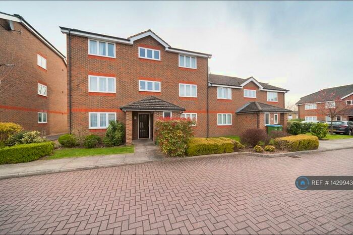 1 Bedroom Flat To Rent In Yeend Close, West Molesey, KT8