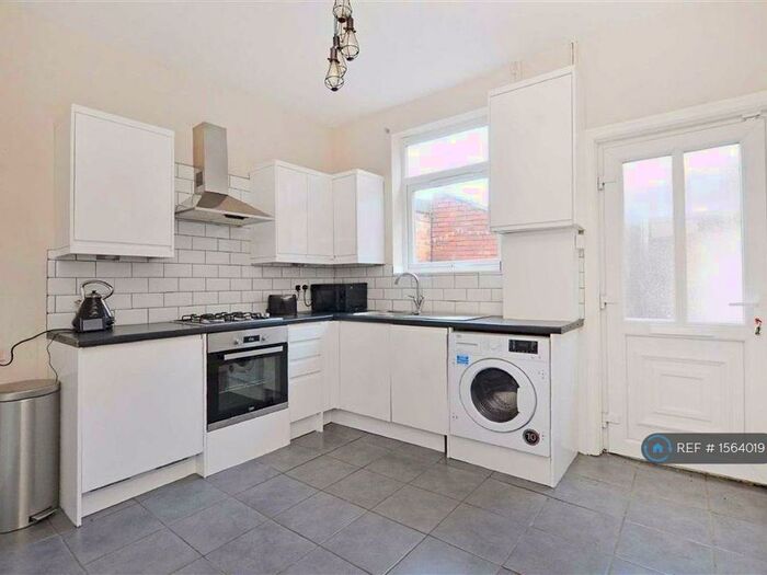 3 Bedroom Terraced House To Rent In Ashford Road, Sheffield, S11