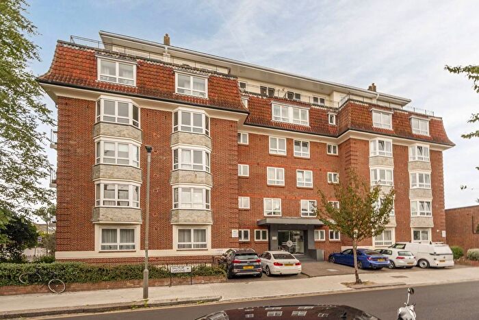 2 Bedroom Flat For Sale In Upper Richmond Road, Putney, London, SW15