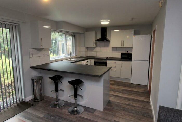 4 Bedroom Semi-Detached House To Rent In Martinmass Close, Lenton, Nottingham, NG7