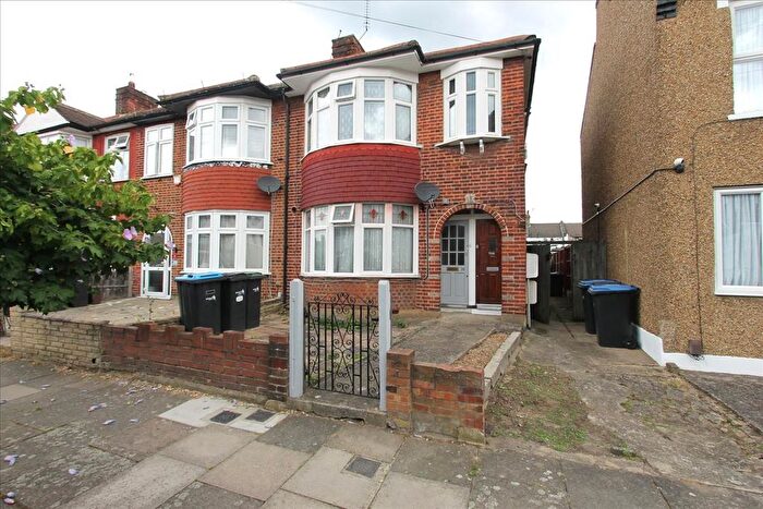 1 Bedroom Flat To Rent In Henley Road, London, N18