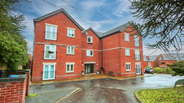 2 Bedroom Flat To Rent In Summerfield Place, Summerfield Road, Boythorpe, Chesterfield, Derbyshire, S40