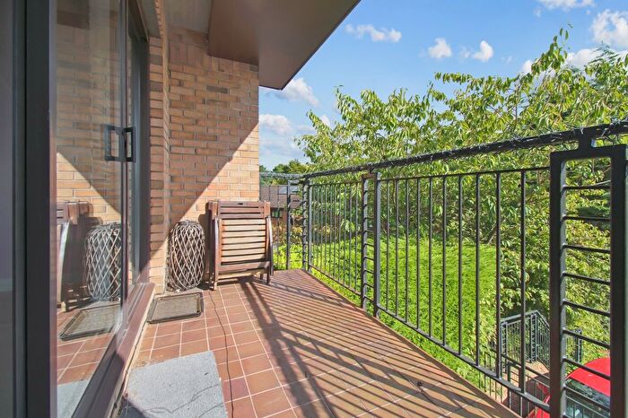 2 Bedroom Flat To Rent In Burnside Court, Bearsden, Glasgow, G61