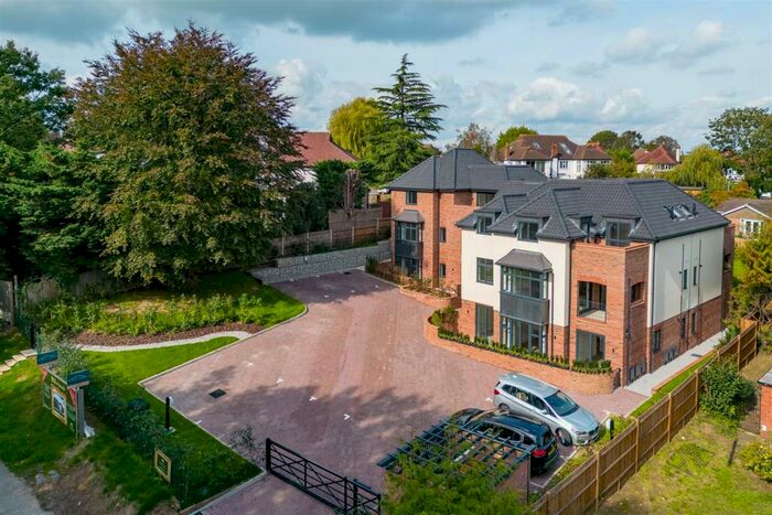 2 Bedroom Apartment To Rent In Cheam Road, SM2