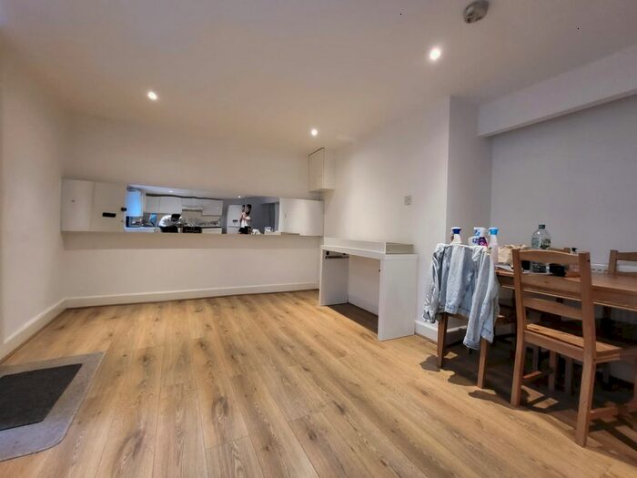 2 Bedroom Flat To Rent In Clapham Manor Street, London, SW4