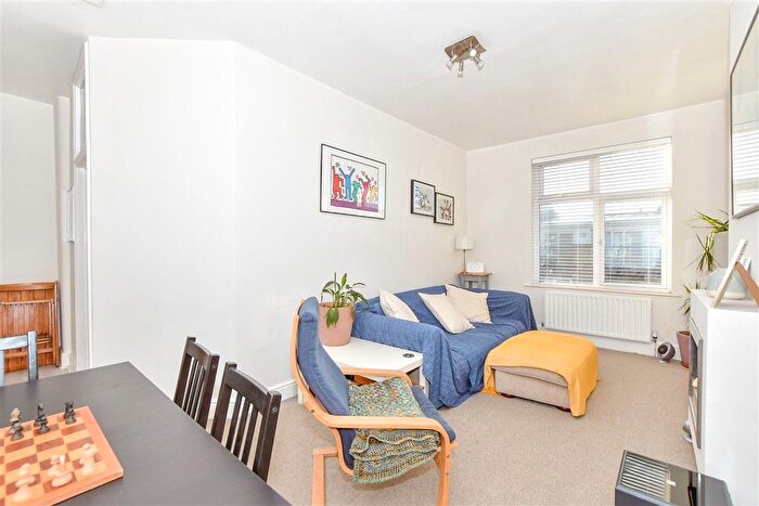 2 Bedroom Flat For Sale In Elm Grove, Southsea, Hampshire, PO5