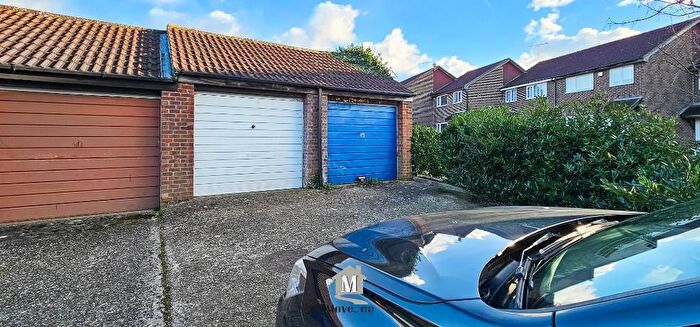 2 Bedroom End Of Terrace House For Sale In Avebury, Slough, SL1